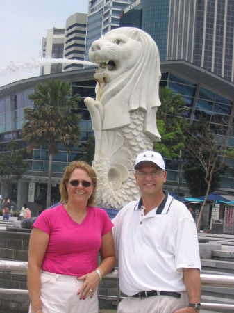 Checking out the Merlion in Singapore