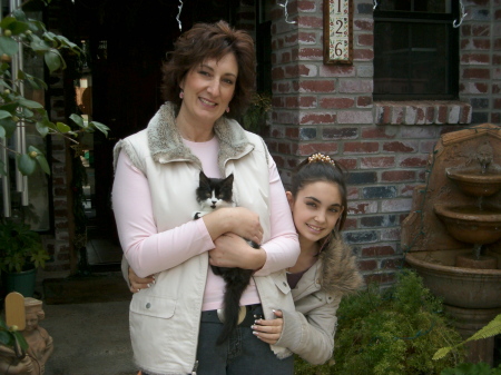 Mom, Kiana and Muffin