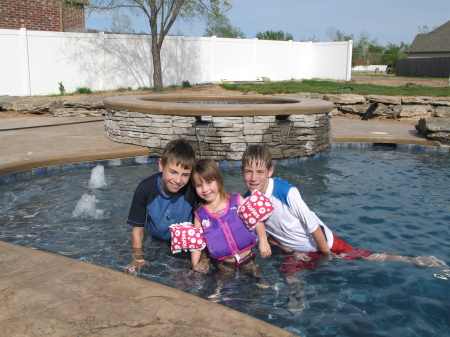 Kiddos playing in pool April 2008