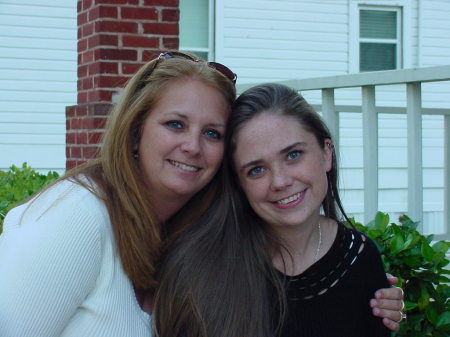 Donna w/oldest daughter Lauren