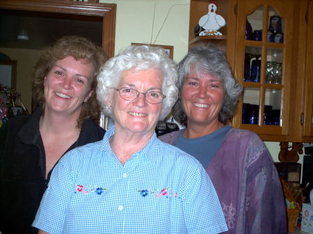 Melisa, Mom & Mindy    June 2006