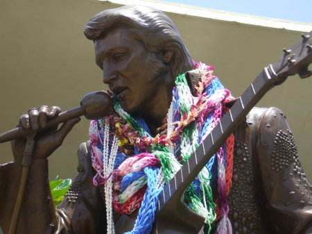 statue of Elvis