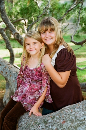SYDNEY & BRYNNA Christmas Picture 2007