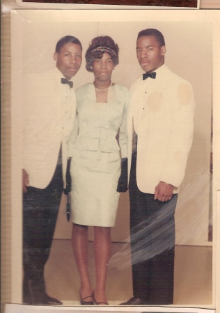 OLD PICTURE AROUND' 67' BRO,SIS&ME