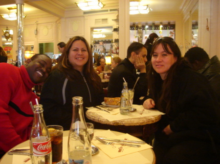 EATING IN PARIS WITH WONDERFUL FRIENDS.