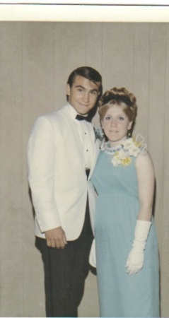 HIGH SCHOOL PROM