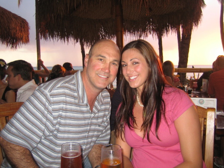 Dave and Steph at Duke's on Waikiki Beach