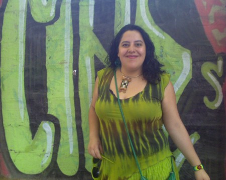 Vivian Verde infront of a Chilian grafitti