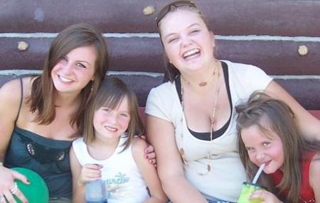 Starting on left side: Daughter Jade, niece Sarah (Joline's daughter), daughter Tawny, daughter Bella