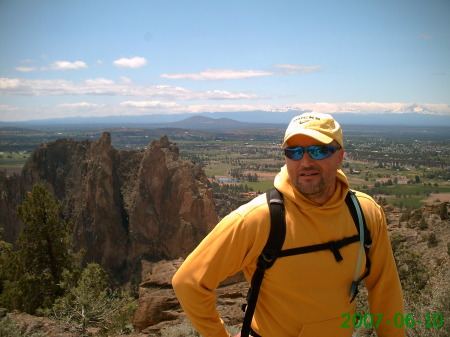 Hiking Smith Rock in Oregon