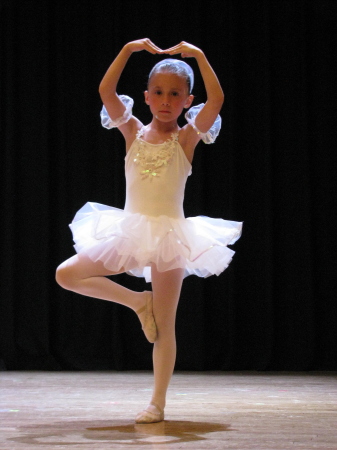Cristabella (6) at her ballet recital