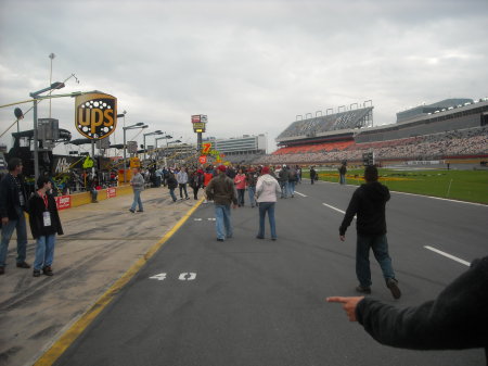 PIT ROAD - Lowes Motor Speedway