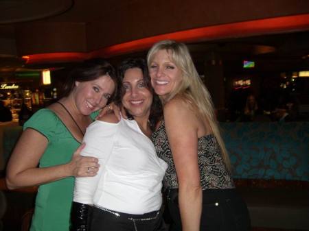 Me (green), Diane and Reggie in Vegas 2007