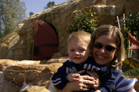 kellen and mommy at winery
