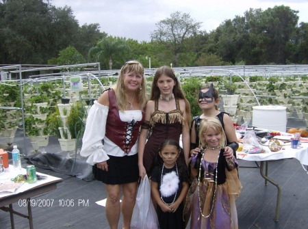 Kimmi with friends kids halloween2007