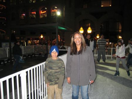 X-Mas 07 Horton Plaza Ice Skating in San Diego