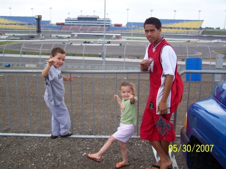 micah jayda & kao  at newton race track