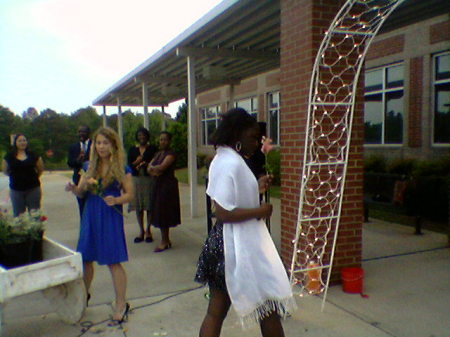she's entering the prom on the red carpet 2008