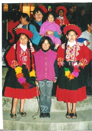 Mi co-madre y su hijas, Cuzco, Peru