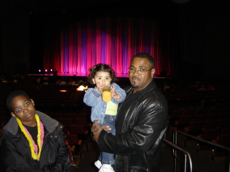 Saxon (12 yrs) Judith (2) Daddy at Barney Live