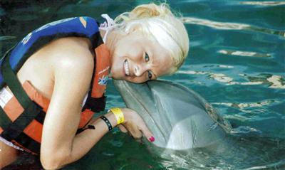 Jen with dolphin :)