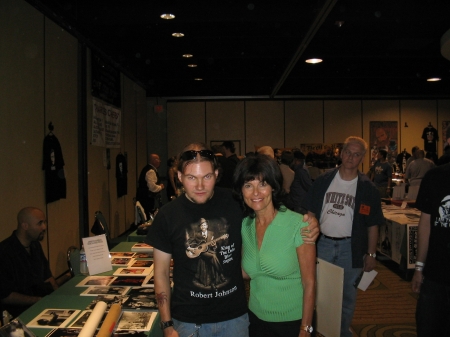 Me and Adrienne Barbeau(Escape From New York,The Fog) at the 2005 Flashback Weekend