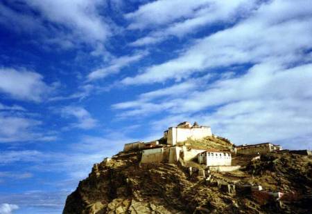 Gyantse Castle - Southern Road in Tibet
