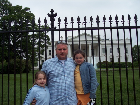 Breaking into the White House with Lissy and Allie 5/5/07