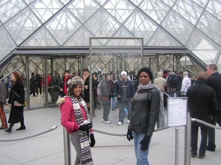 Daughter & I at Musel Du Louvre n Paris,France