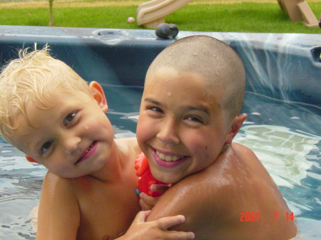 Dylan & Carson in the "cool" tub 2007