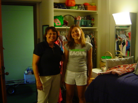 Moving Patty into residence hall at University of Missouri-Columbia during Fall 2006.