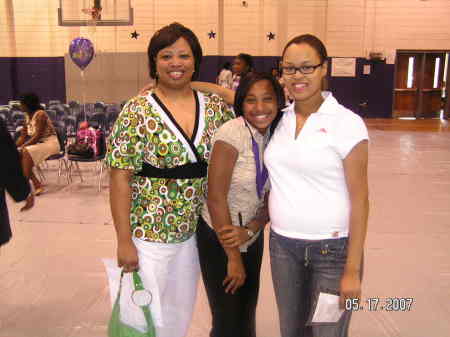 DANIKA AND HER TWO DAUGHTERS, ALONDRIA (14) AND ALEXANDRA (21)