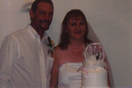 pat and debbie 2nd wedding cake 2006