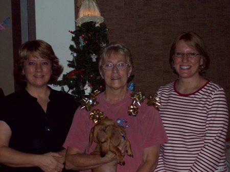 Me, Mom, Cari and Cari's baby, Daisy...