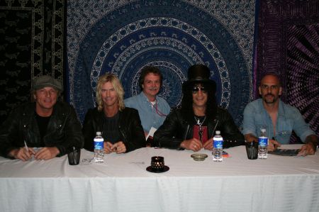 FEB 2008 VELVET REVOLVER BACKSTAGE