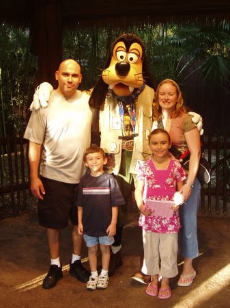 Family portrait with Goofy
