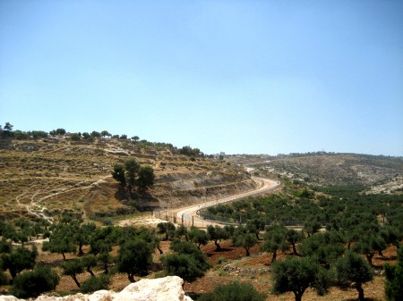 Road to illegal Israel settlement
