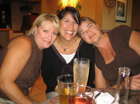 Teri, Diane & Shawna Olive Garden 8/07