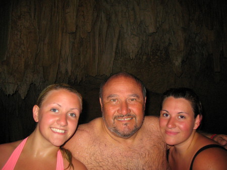 "pops" in Mexico with his two youngest daughters