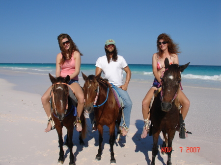 Megan,Dan,&Tami-Harbour Island 2007