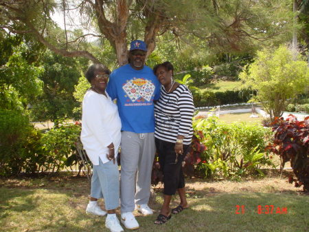 me, mama & aunt Pooh Jamaica April 2007