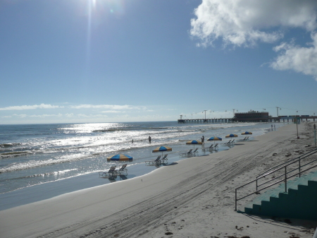 beach view and Main Street Pier