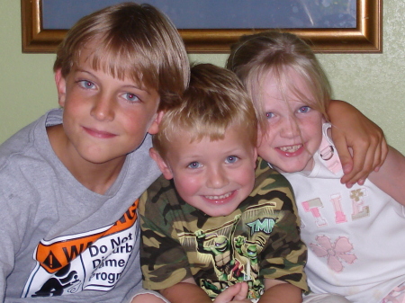 Jack, Blake and Chloe hanging together! July 2007