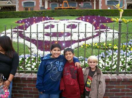 Boys in front of Mickey
