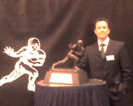 Sean Touring w/the Heisman Trophy 2006