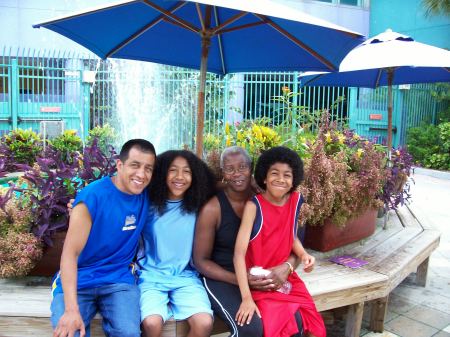  time with the family (Jun 07) at Tampa Aquarium- Tampa, Florida