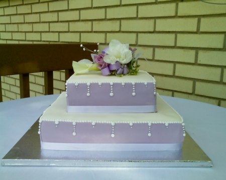 Cute li'l wedding cake