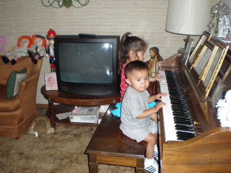 Future Pianist, Lil' Victor