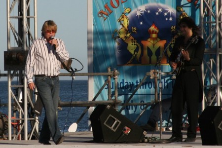 Herman (Peter Noone) a little bit closer