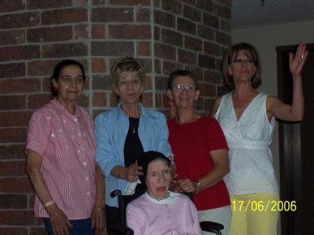 Aunt Vera(RIP), Mom, Aunt Cloyce, My sis Kim, & my Grandma